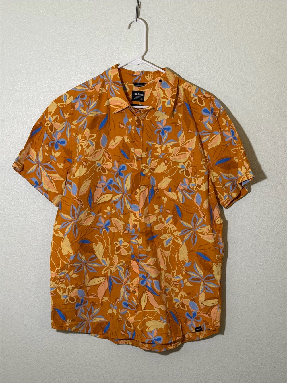 PrAna Men’s Organic Cotton Stimmersee Ochre Star Floral Short Sleeve Shirt Large